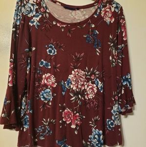 Burgundy floral 3 quarter sleeve!